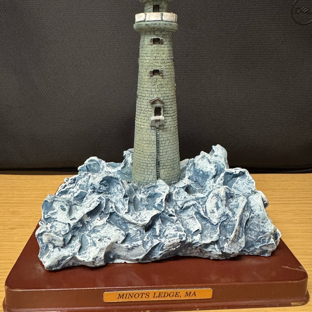 Oneida Minots Ledge MA Coastal Lighthouse Point Collection 1998 6-1/4” tall